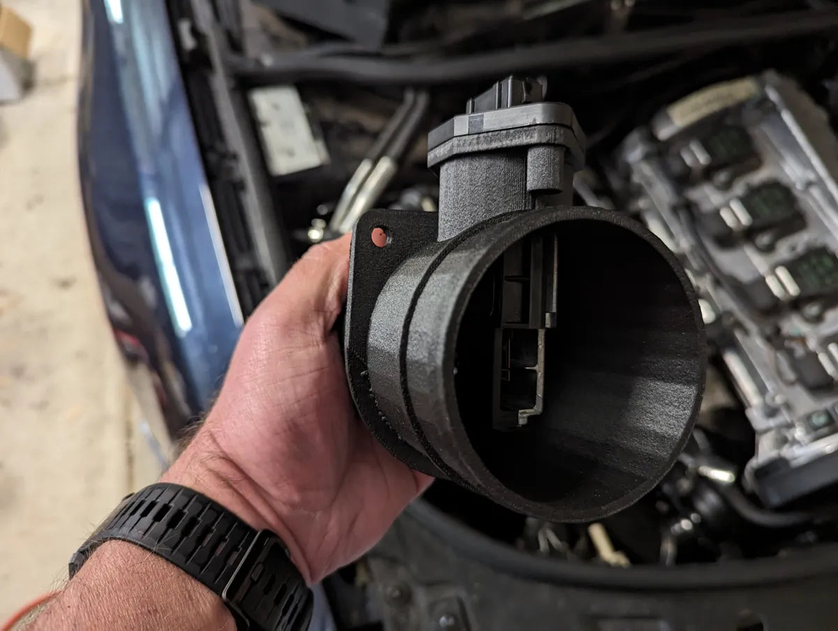 Boîtier MAF Audi A4 B5 en main