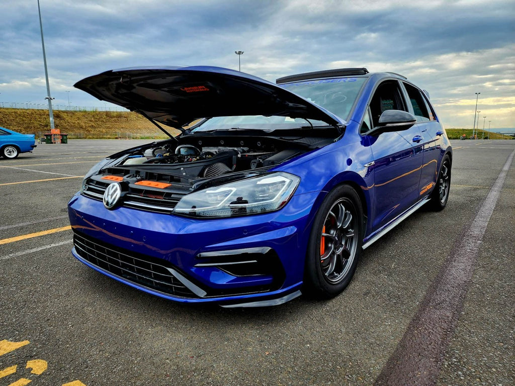 Prises d'air d'admission montées devant le radiateur VW Golf 7 R